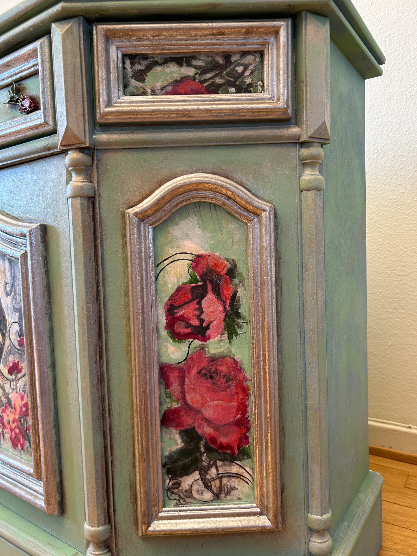 Vintage Kommode | Re-Designed | Oak Furniture | Mint Green Paint | Bird & Floral Décor | Handmade | Hand Painted