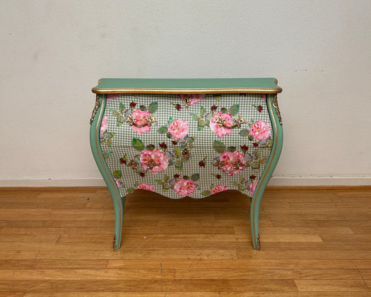 Vintage Kommode | Rokokko "Magekommoden" | Scandinavian Vintage | Rose Fabric | Brass Details | Mint Green