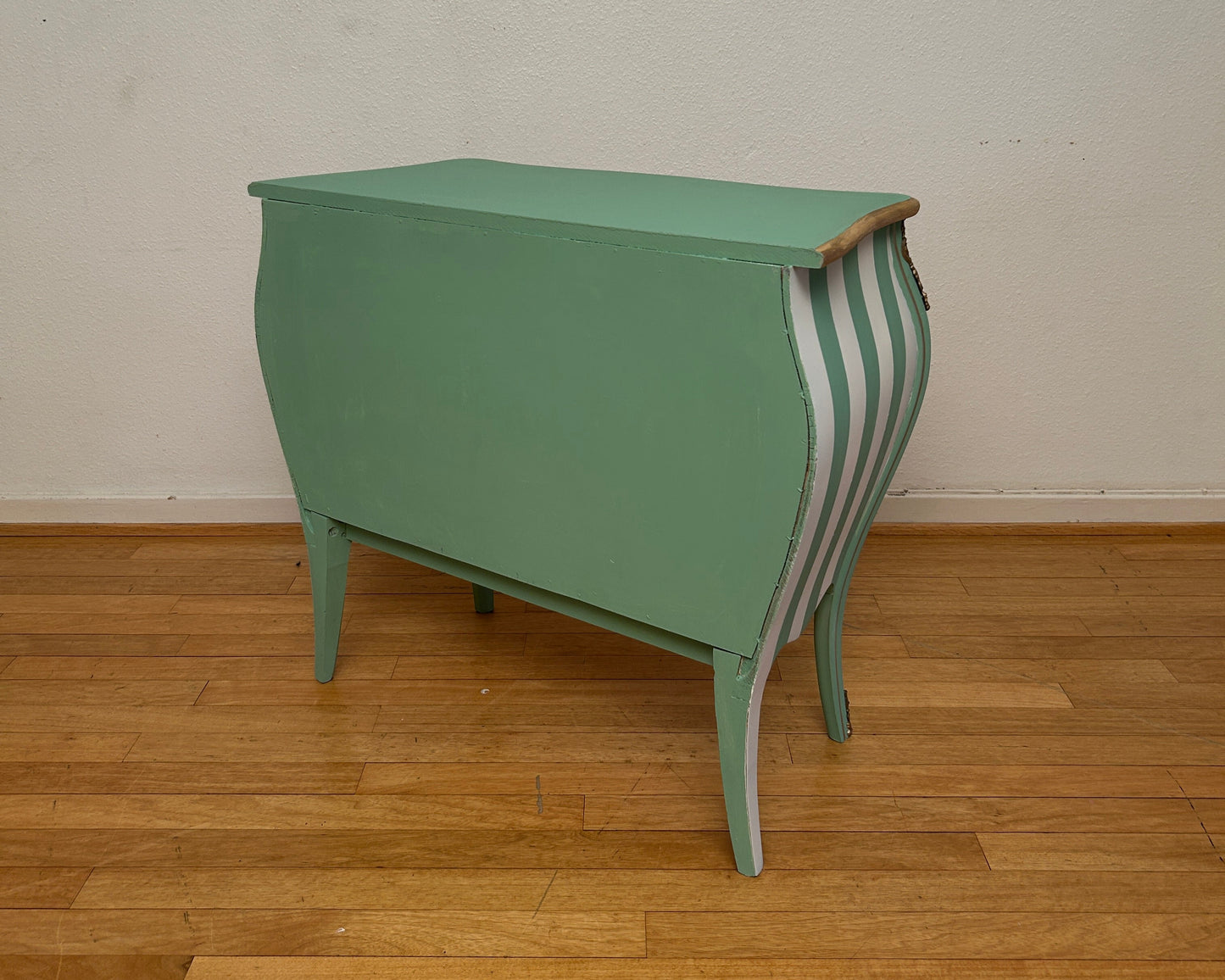 Vintage Kommode | Rokokko "Magekommoden" | Scandinavian Vintage | Rose Fabric | Brass Details | Mint Green