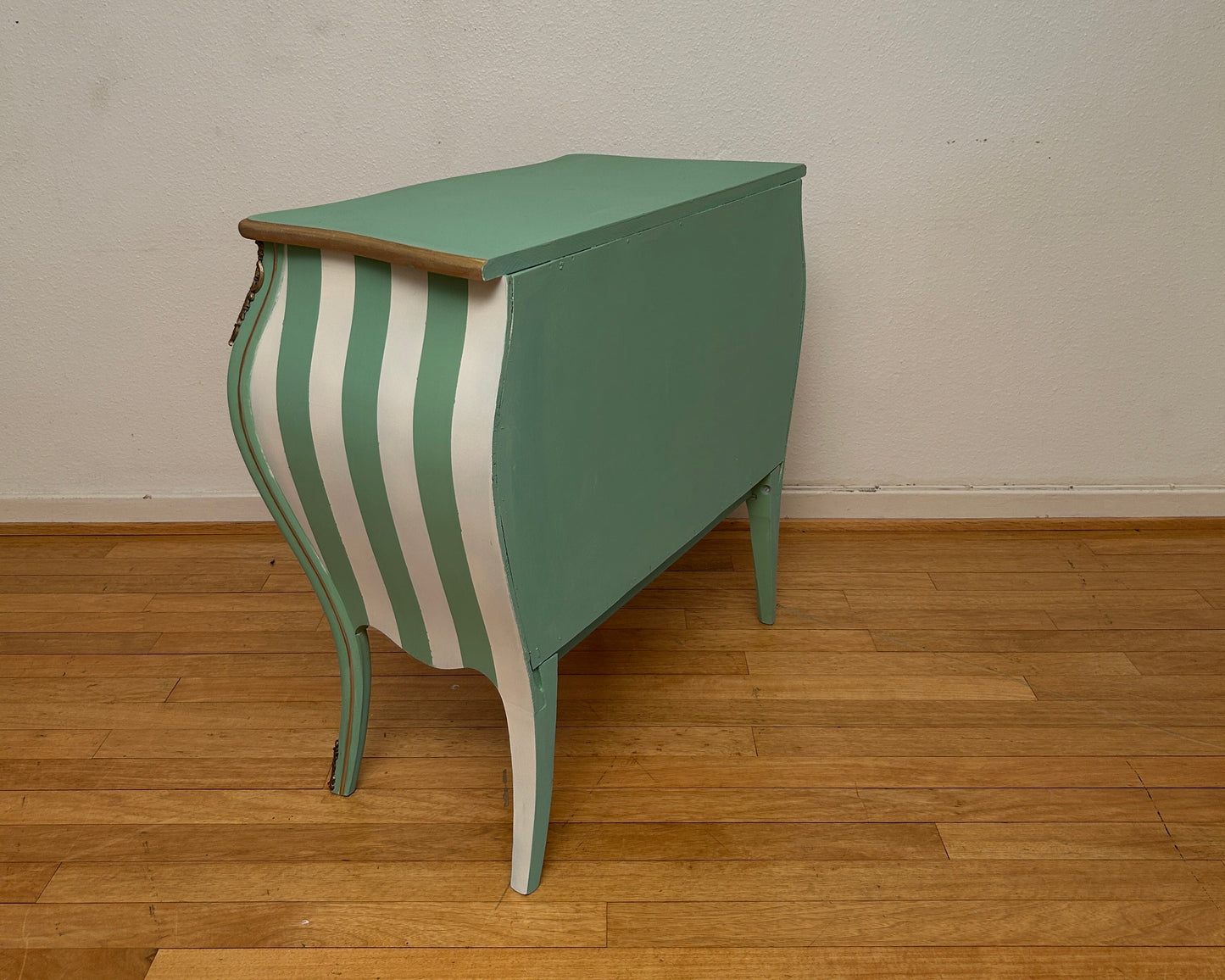 Vintage Kommode | Rokokko "Magekommoden" | Scandinavian Vintage | Rose Fabric | Brass Details | Mint Green