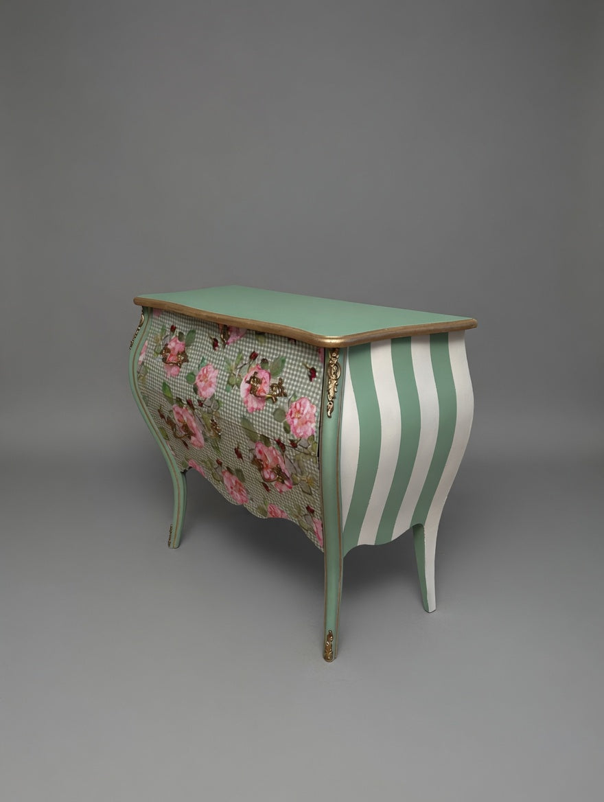 Vintage Kommode | Rokokko "Magekommoden" | Scandinavian Vintage | Rose Fabric | Brass Details | Mint Green
